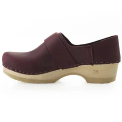 Sven Clogs Closed Back Large Buckle Women's
